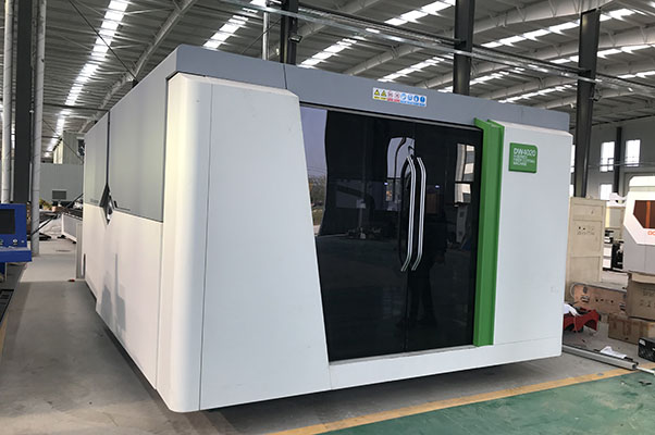 全封閉激光切割機.jpg 全封閉激光切割機.jpg
