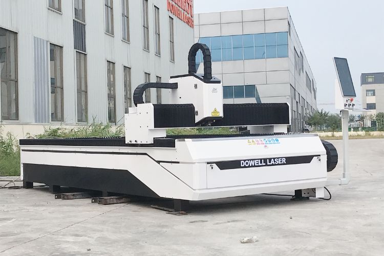 激光切割機.jpg 激光切割機.jpg