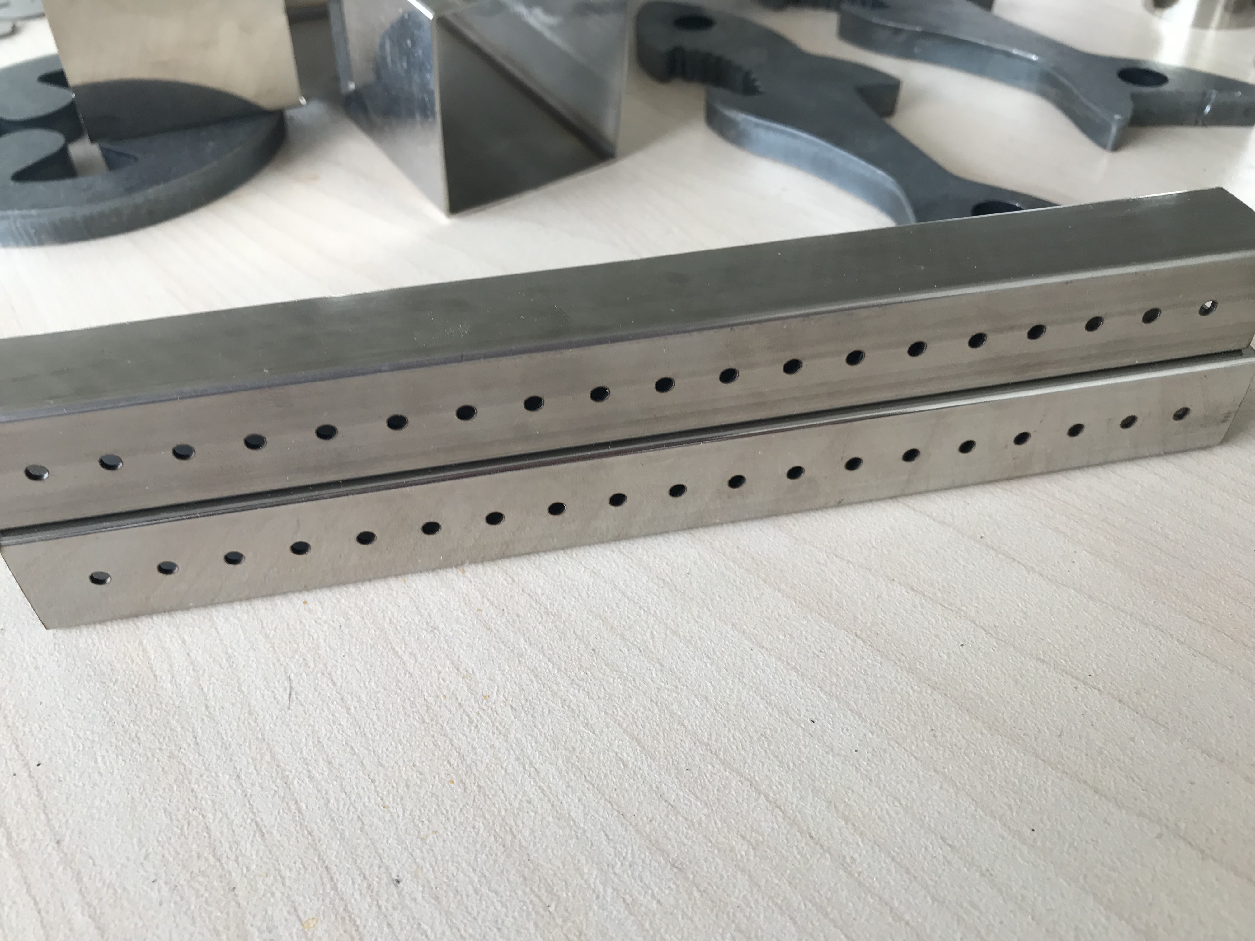 金屬管材激光切割機多少錢一台？