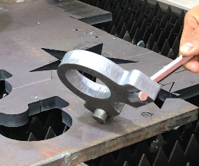 多維激光切割機廠家：鋼板激光切割機多少錢一台？